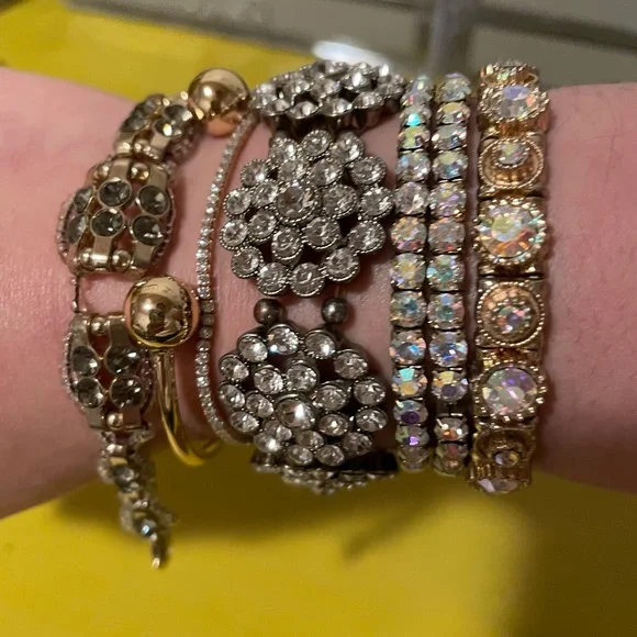 Lot of 7 Miscellaneous Gold Tone Rhinestone Crystal Bracelets - Picture 2 of 2